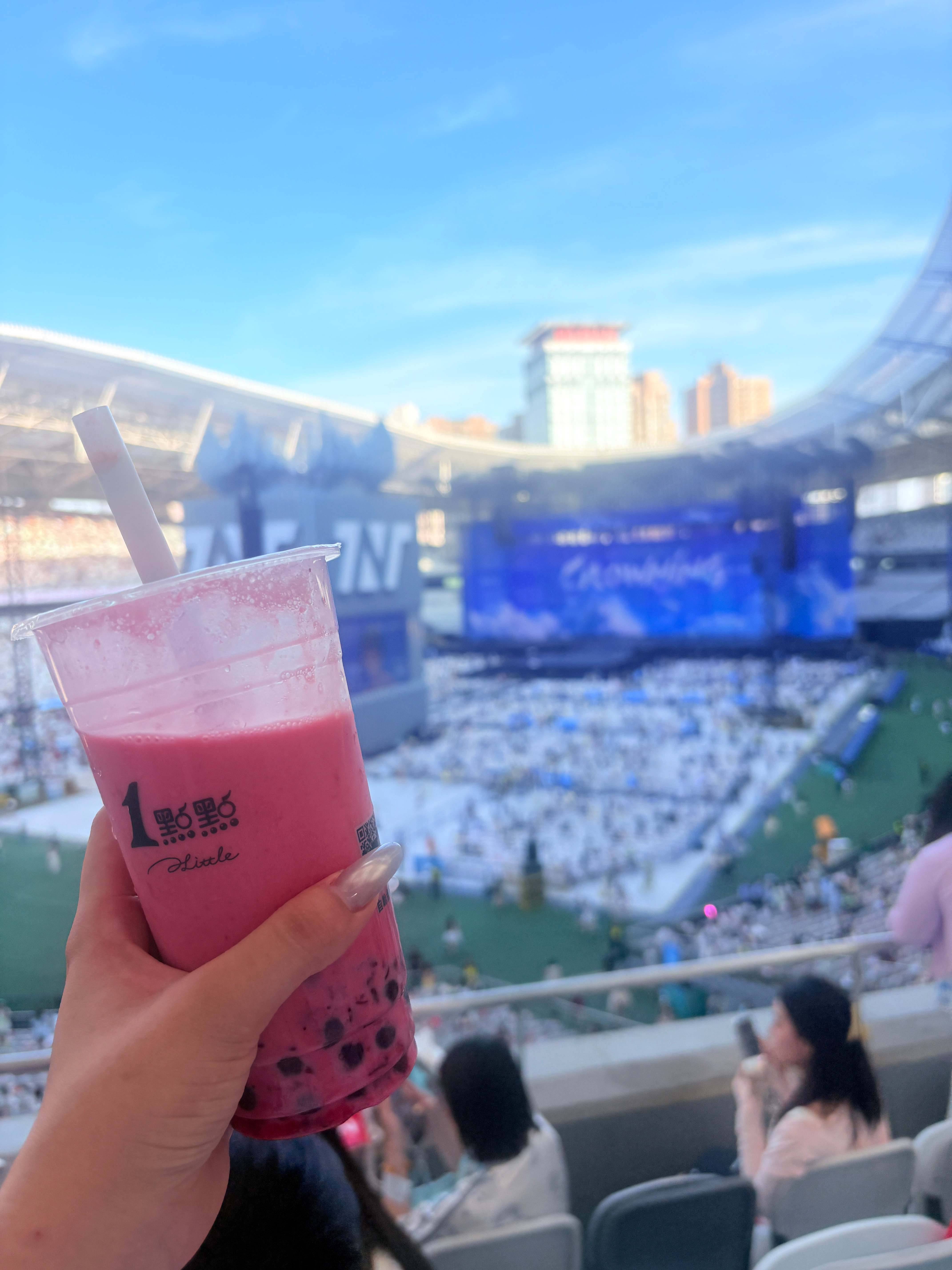 以后每次喝蔓越莓奶绿都会想起上海 