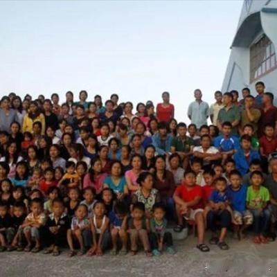 娶39个老婆，生94个孩子，一家近200人住在4000多平米的洋房中，甚至连自己