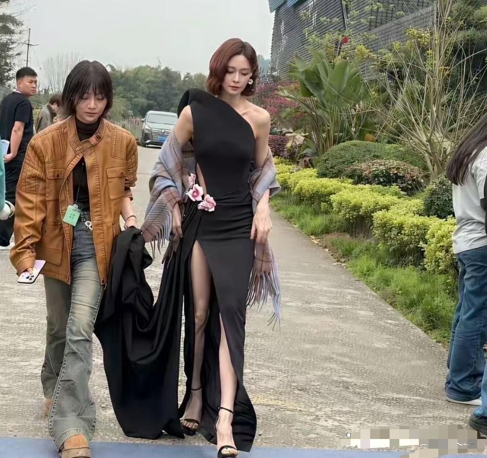 突然理解杜海涛了，沈梦辰直接艳压周边所有人。 