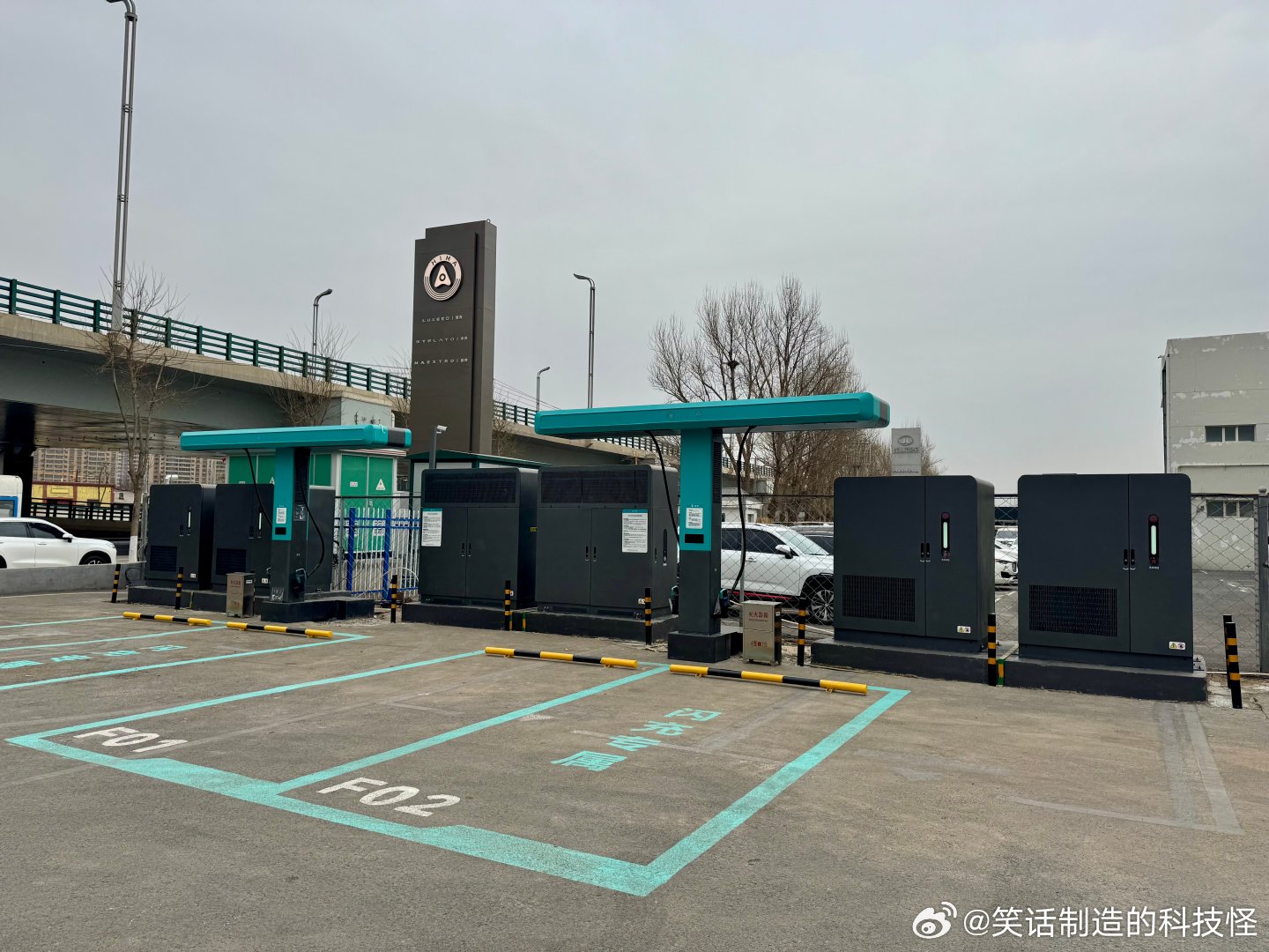 比亚迪闪充站建设真的猛比亚迪闪充5分好9分饱3分寒 如何让一台100kW充电桩变