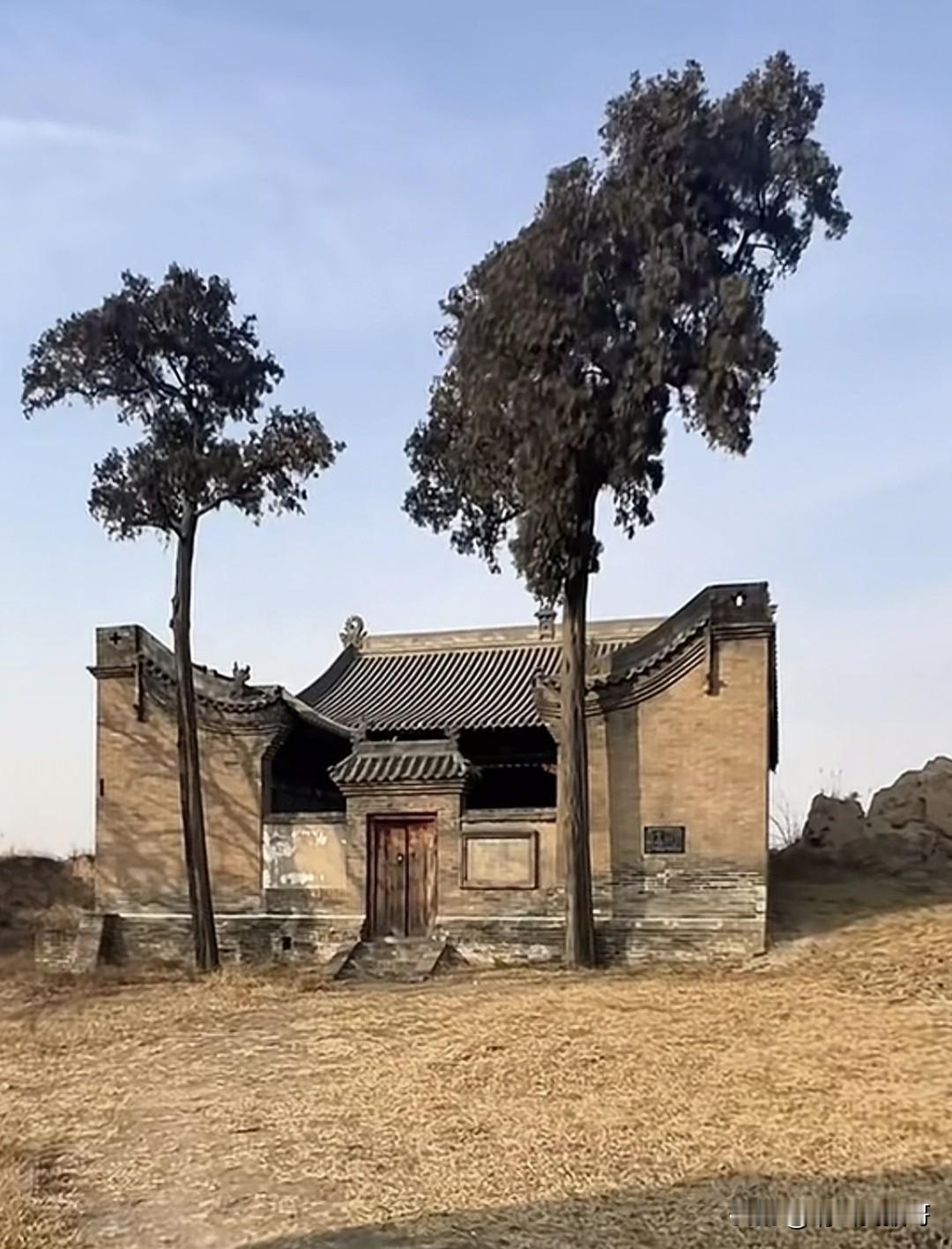 房子明明挺好的，为什么变得人口凋零呢？