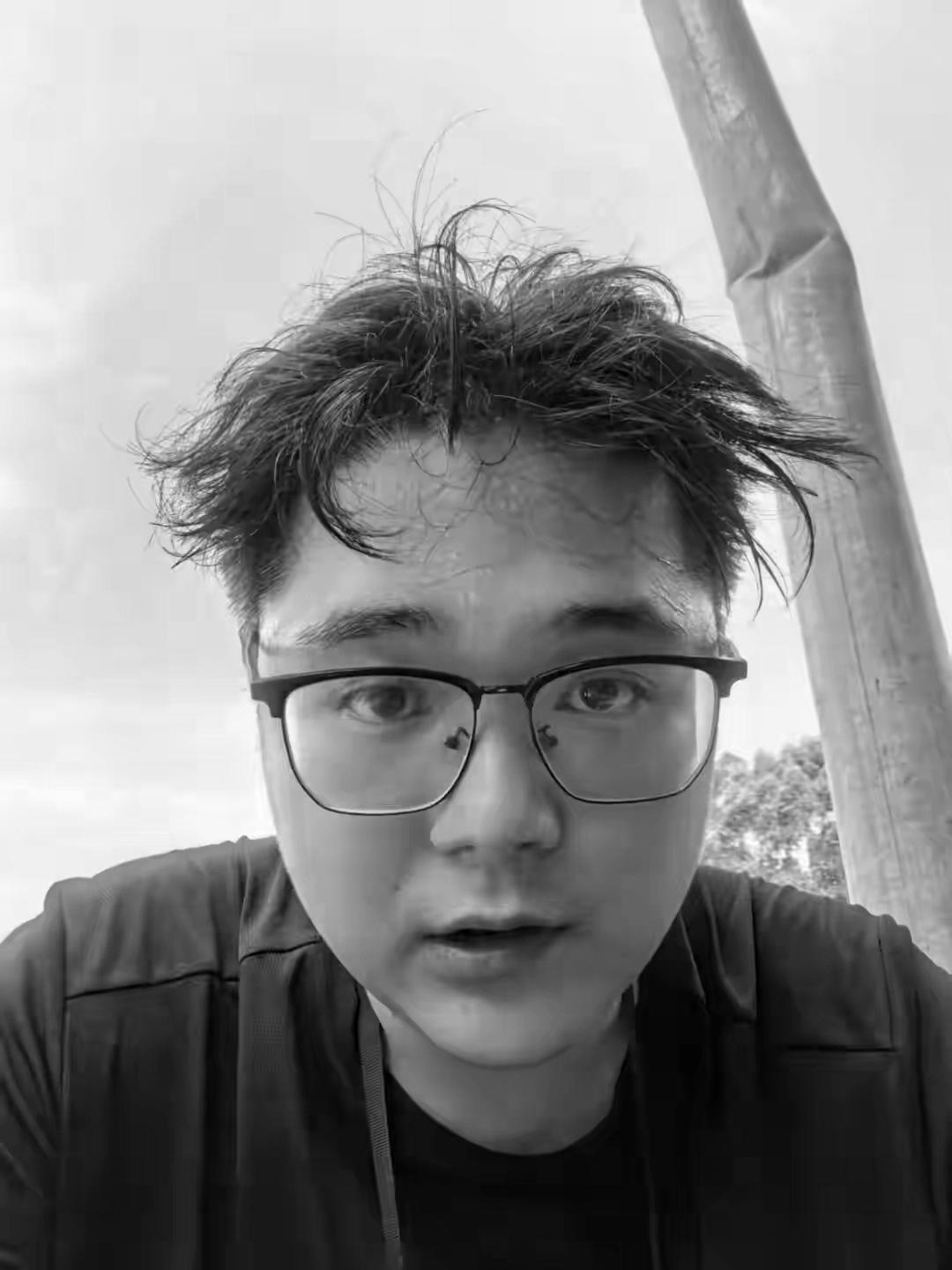 请停留三秒钟，为党鑫蕊献花！
党鑫蕊，是四川铁路职工，年仅29岁！
7月9日，党