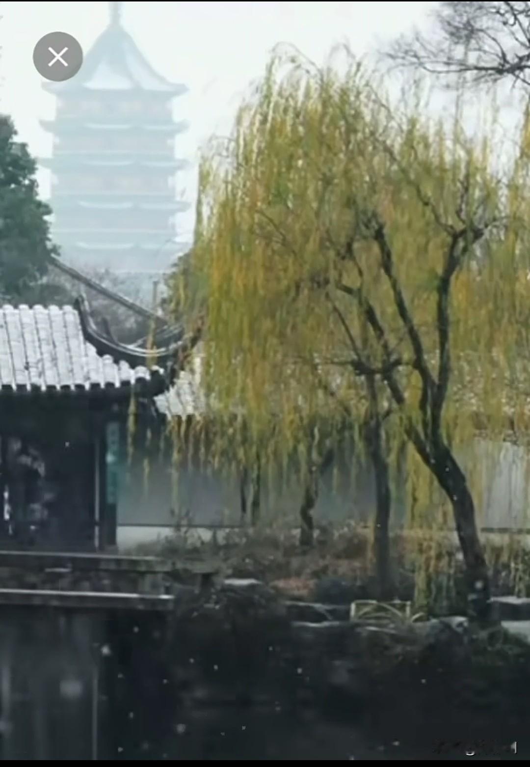 七律·修炼自己
俗事缠身似乱麻，
澄心涤虑作生涯。
磨销棱角存风骨，
收敛锋芒养