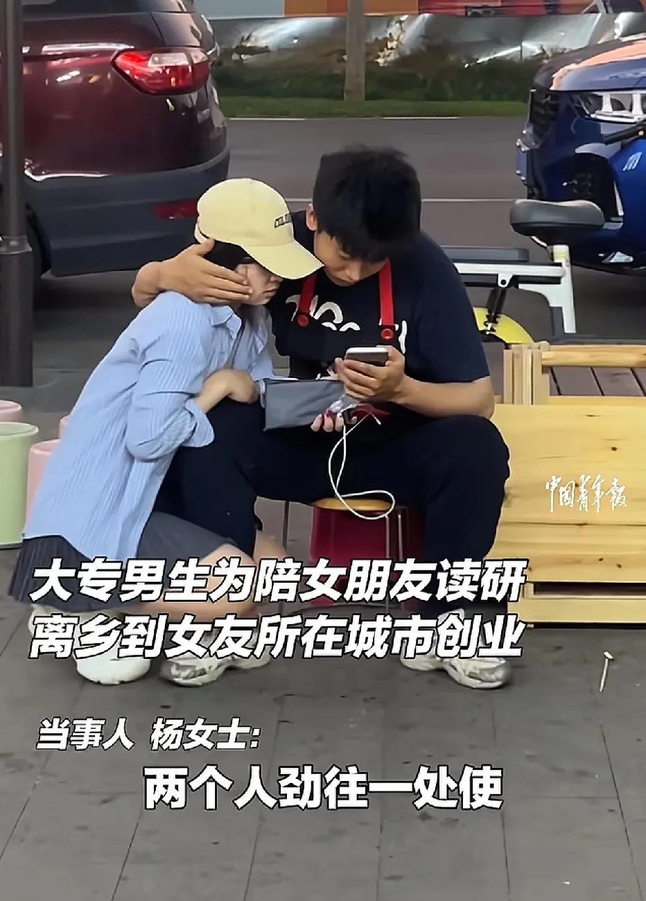 女朋友在外省读研，颇感孤独，便打电话问男朋友：“你能不能过来陪我呀？”
男朋友征