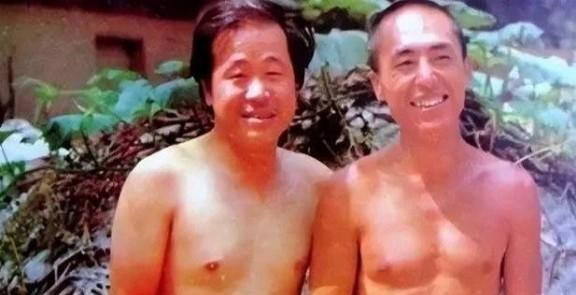 1986年，张艺谋看上了莫言的红高粱，问道：“我想拍你的红高粱，800块可以吗？