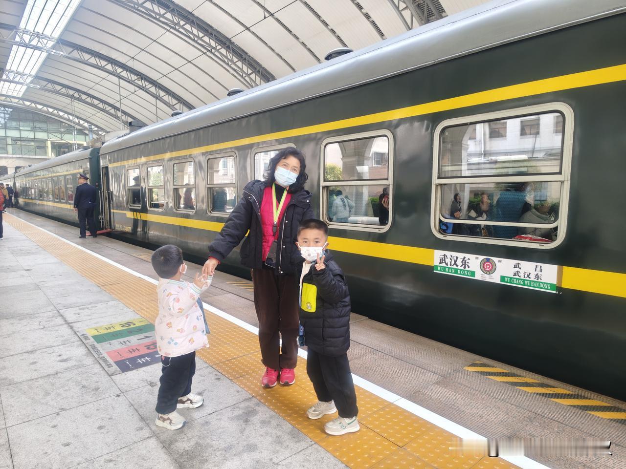 你过的好吗？

昨天我一个几十年前的老同事在微信中给我留言，她问我现在过得好吗？