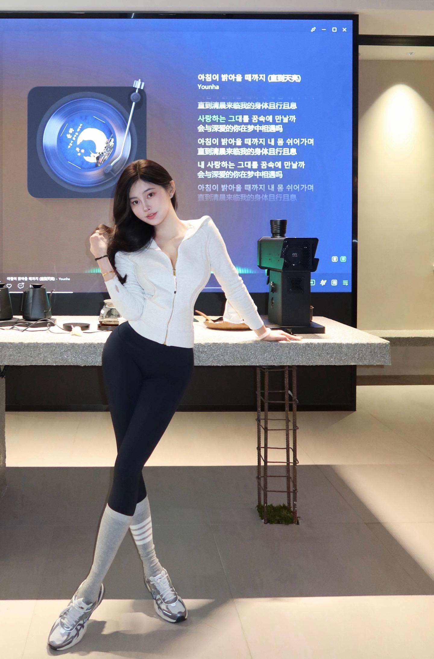 你总说你的世界阴沉沉的 那我就变成你的小太阳