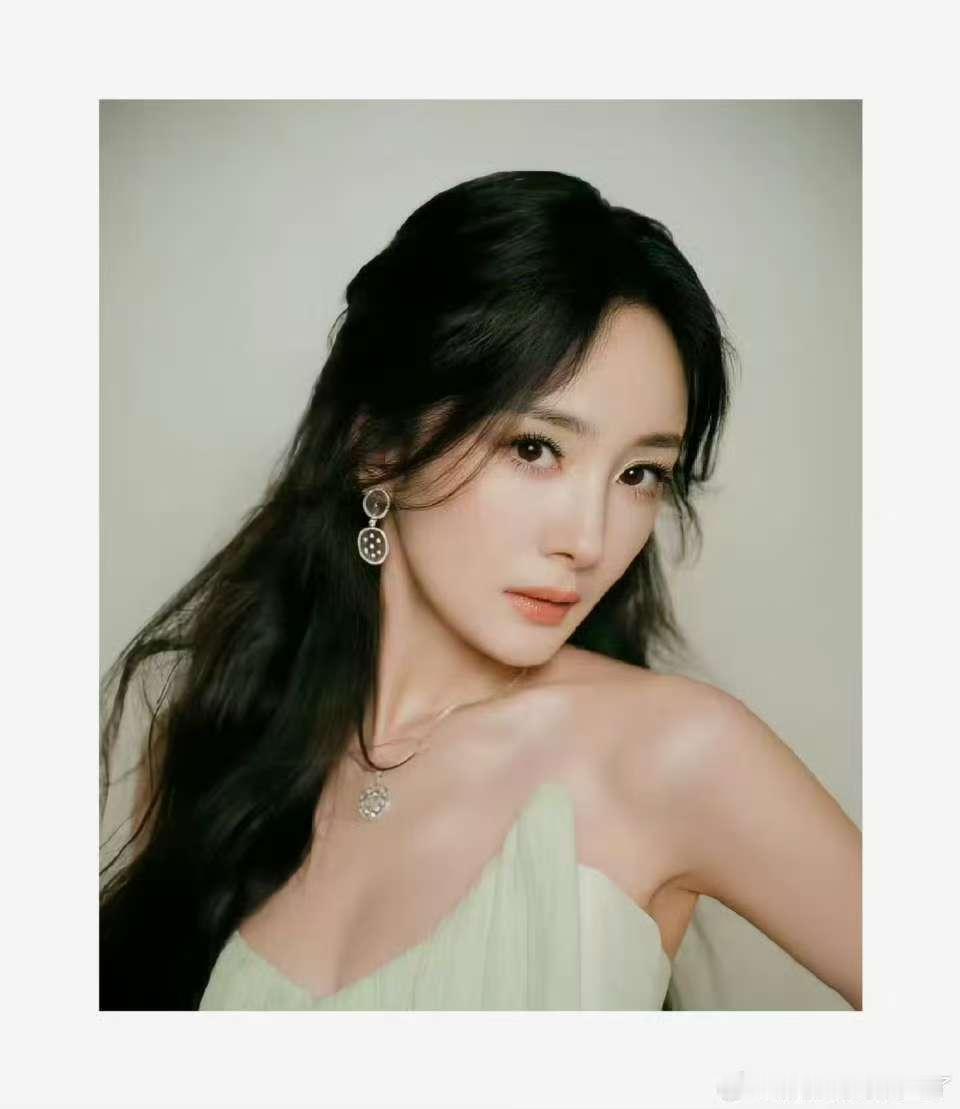 杨幂撕拉片杨幂拍的撕拉片杨幂拍的撕拉片，好美，[彩虹屁][彩虹屁] ​​​