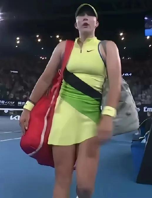 小米拉又哭了！

澳网女单笫4轮(16进8)比赛:
安德烈娃以2-6， 4-6的