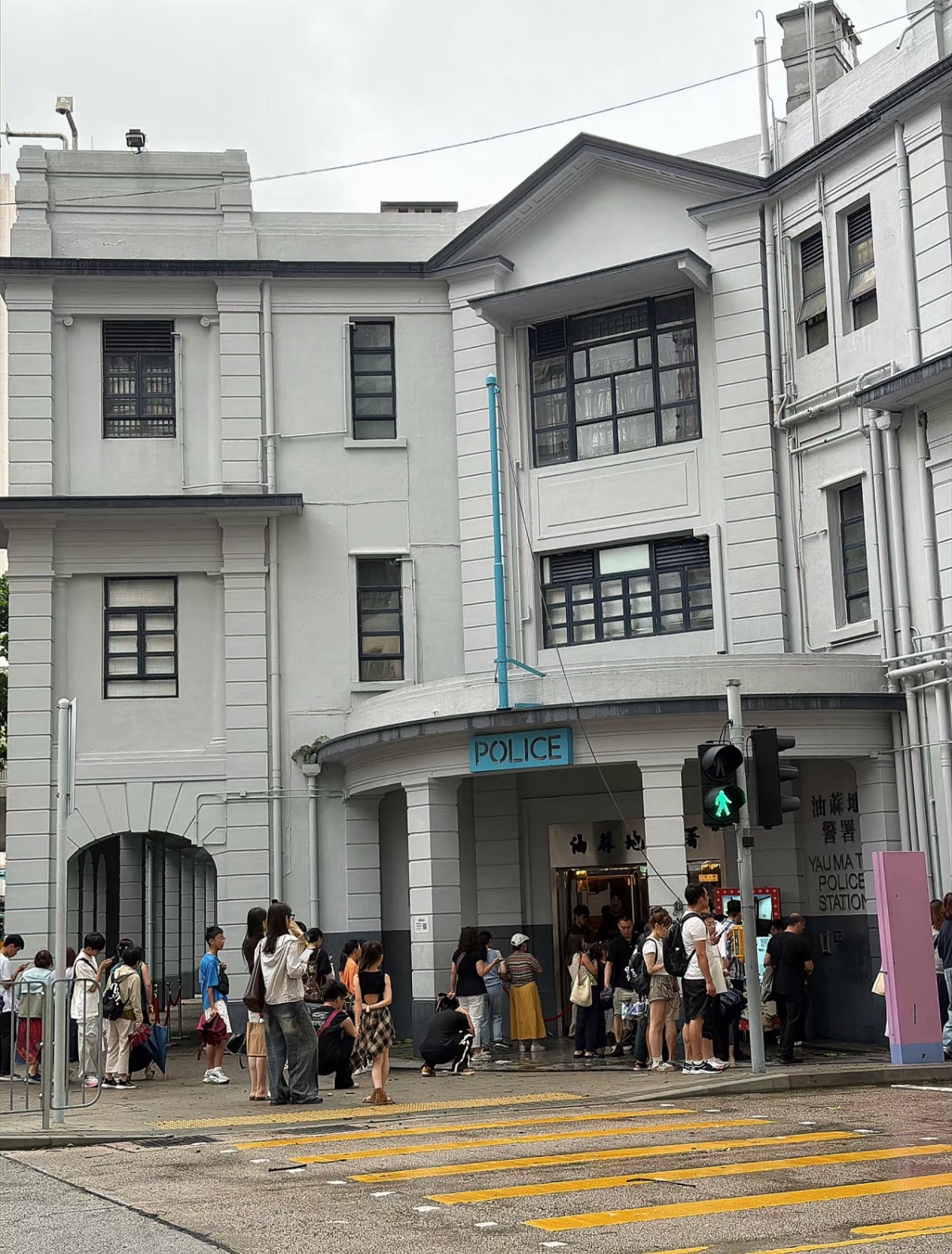 成毅天选财神爷，香港旅游发展局喊你跟着成毅来打卡，场地杀青准备起来，果山果海已经