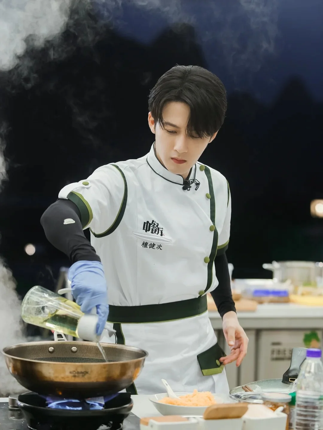 壁纸 | 我不是来吃饭的
