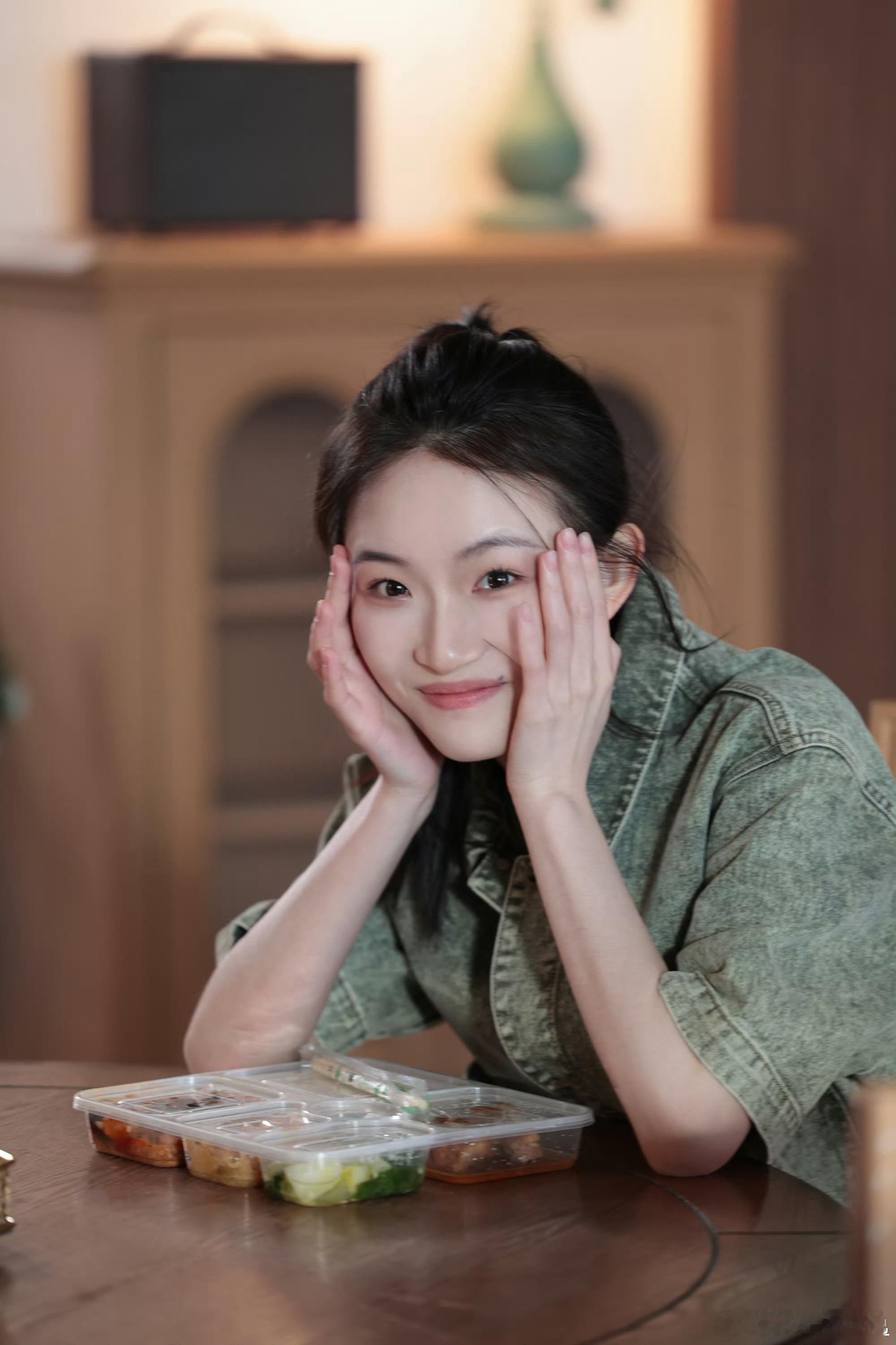 甘瑞琦 grq甘瑞琦沈小九 grq甘瑞琦故卿归 “你站在舞台上发光，我在人海中为