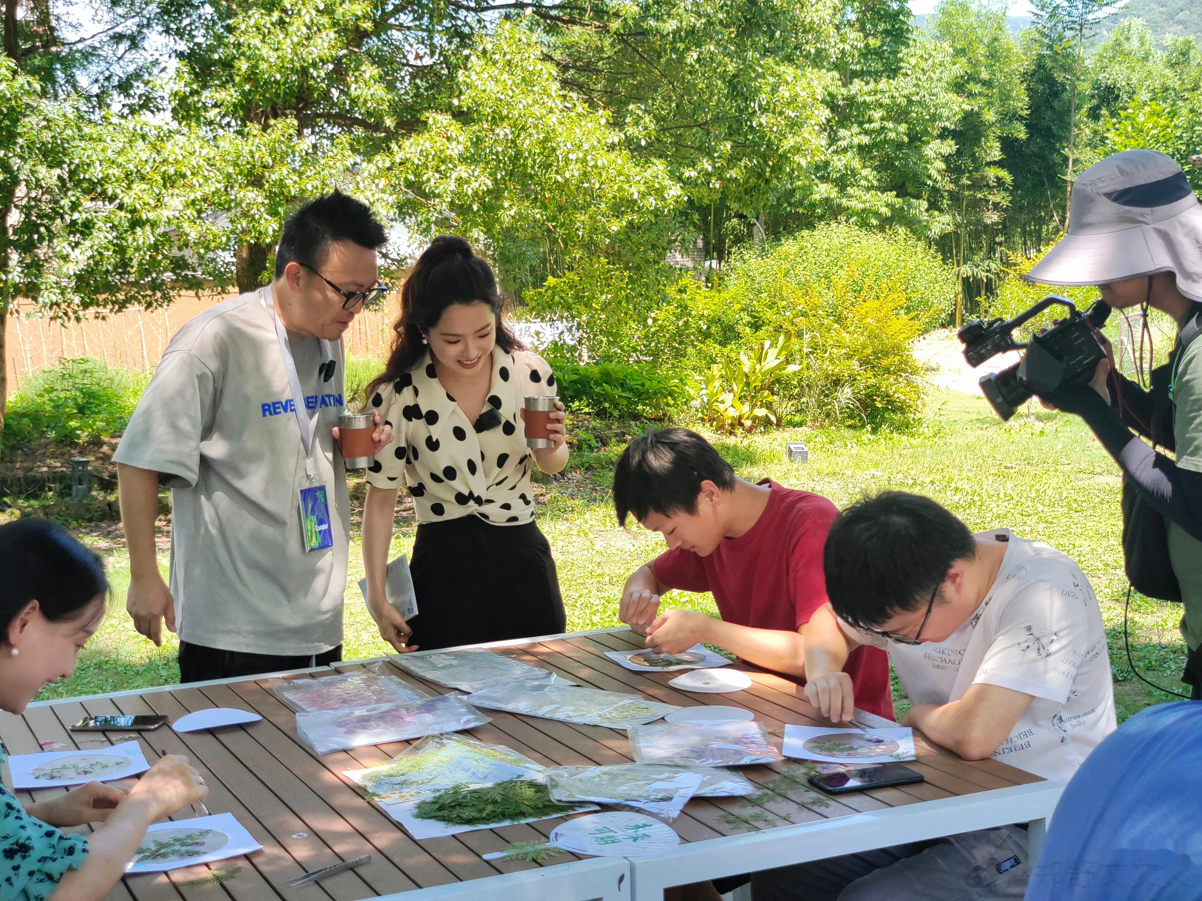 在青山⛰️见未来4位策展⼈，162位国内外艺术家，46件艺术作品，8部⾃然剧场作