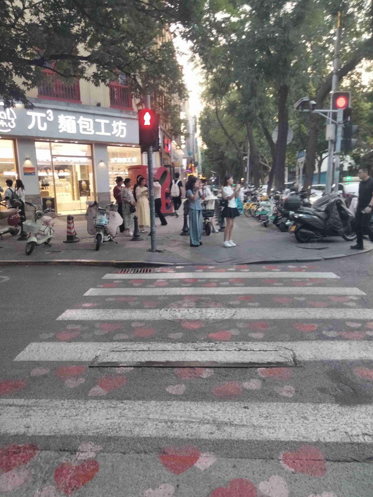 我的今日状态：😁轻松愉快
我这里的天气：☀️晴天