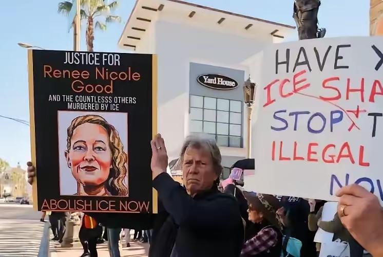 继斩杀线之后的新词，“北美病夫”上新：枪在手，却只会点蜡烛抢自家商场！

“北美