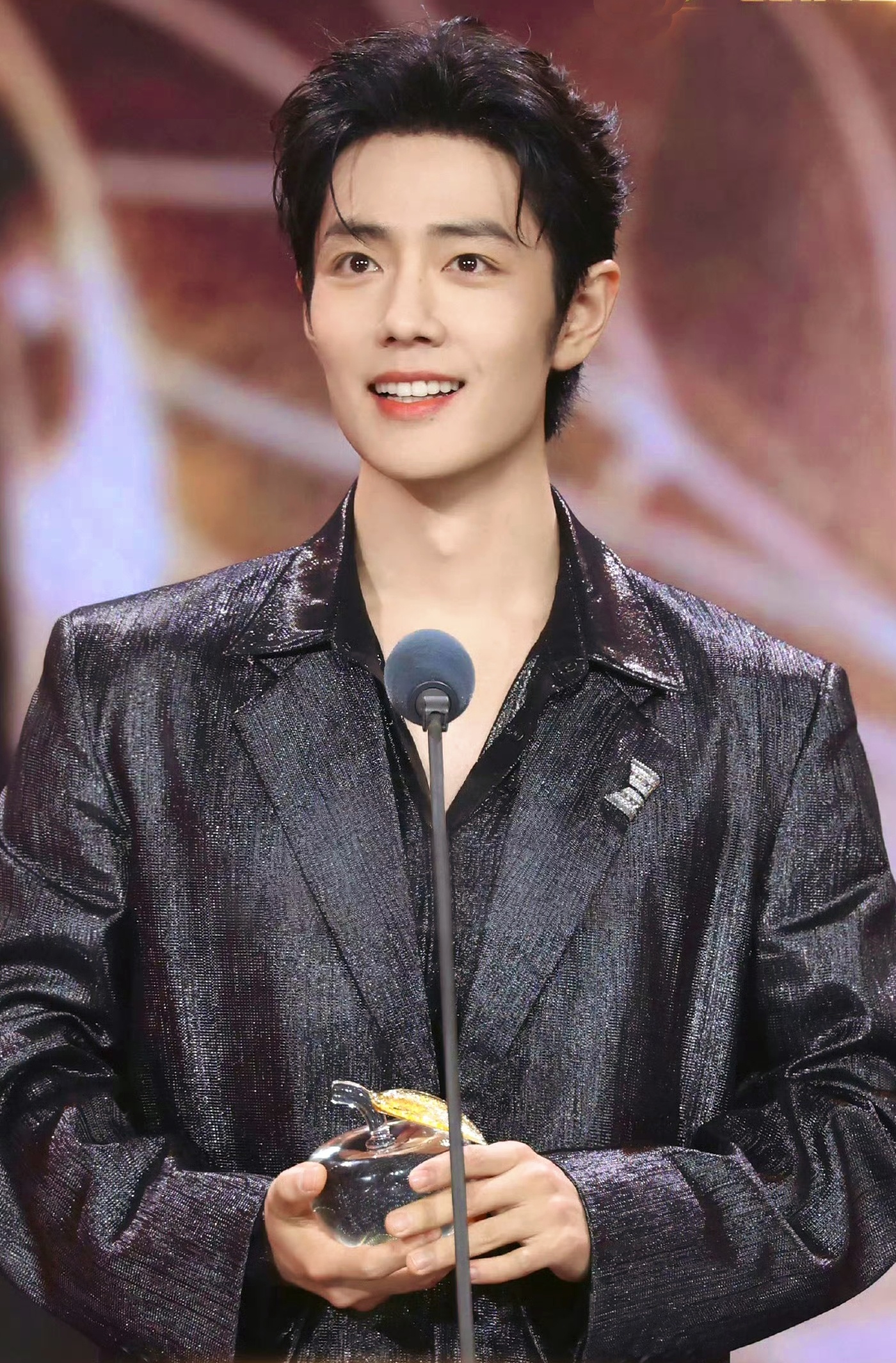 好帅好帅！！！！！！藏海传剧组合影肖战品质盛典造型大片