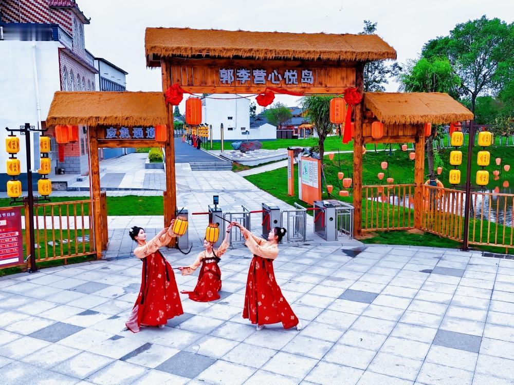 【寻美湖北：网络大V探秘孝昌心悦岛非遗】4月28日，“寻美湖北”采风行走进孝昌心