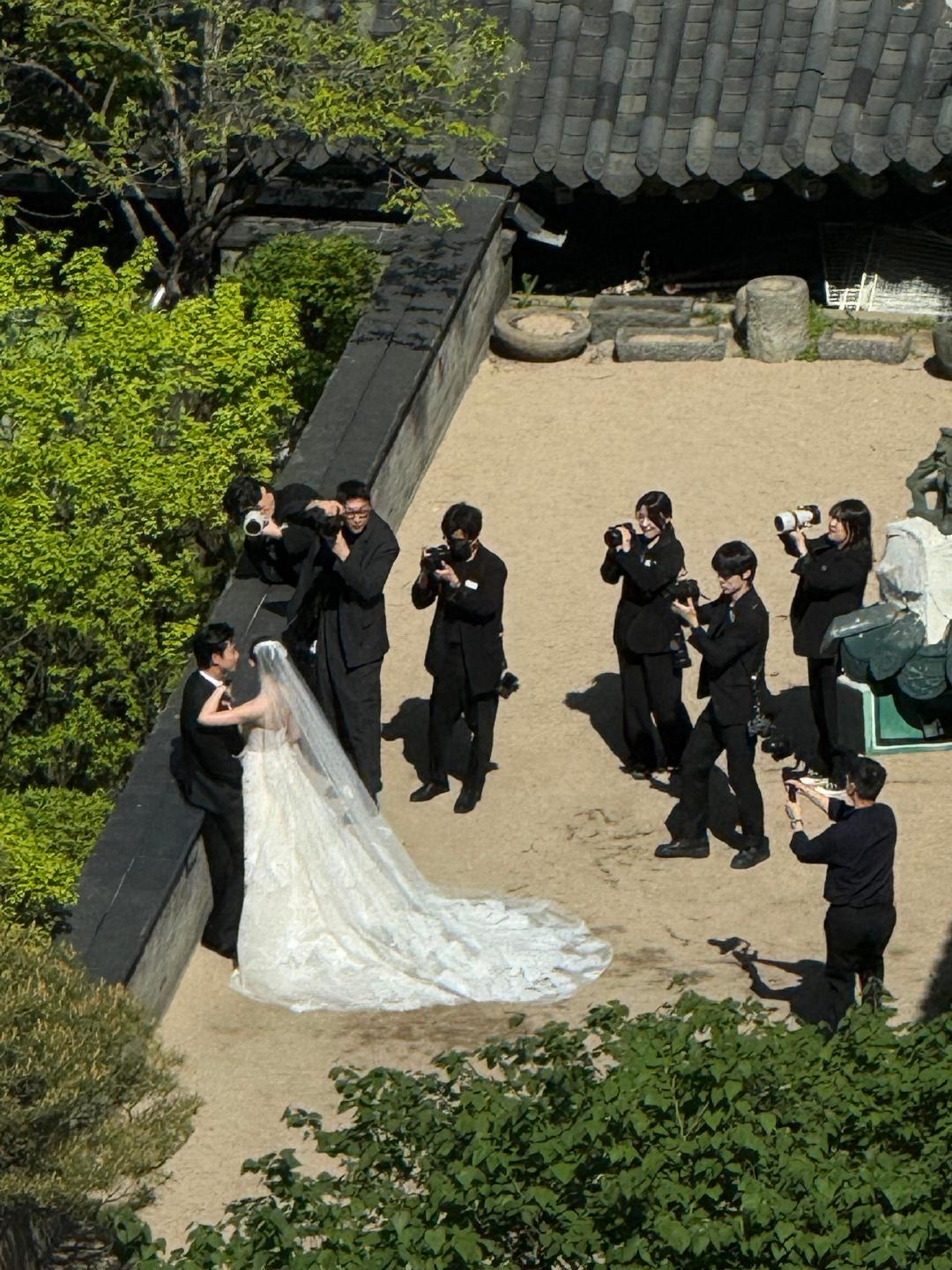 比韩国记者更快的是中国人偶遇玉泽演举行婚礼 中国人就这么继续当世界街溜子 