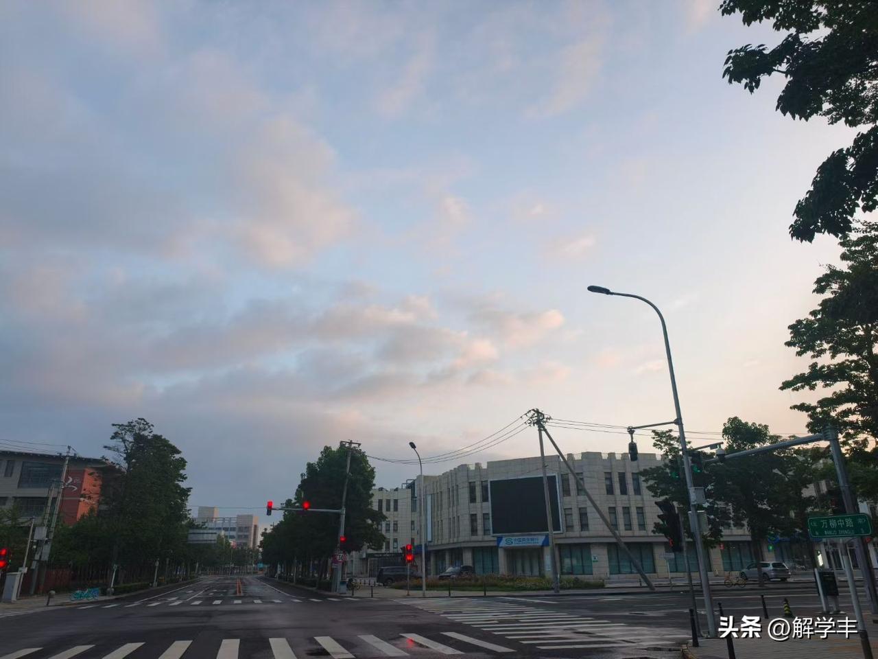 a股处于牛市四浪阶段！
2024年2689点到3674是一浪，
3674点到30