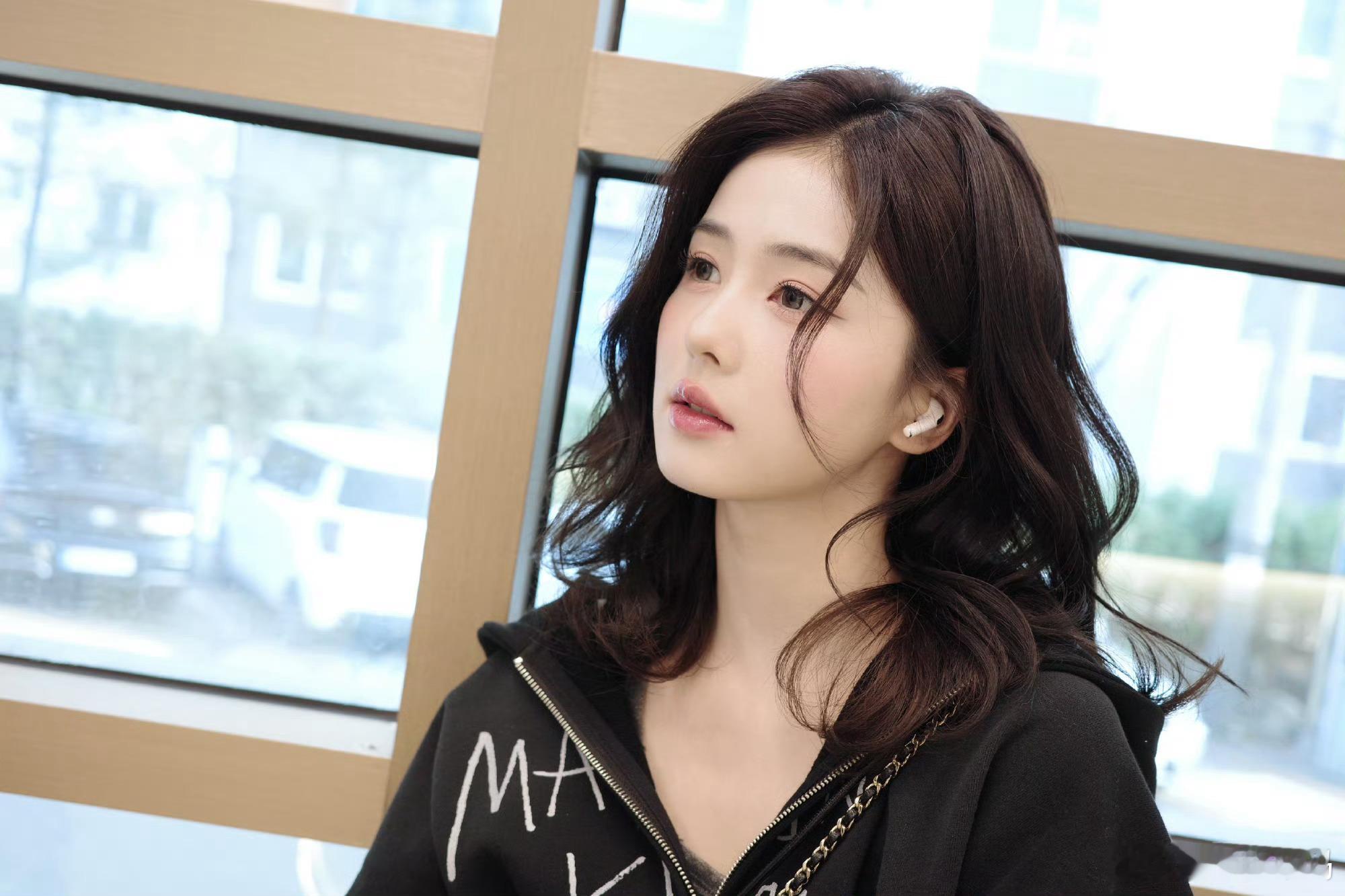 白鹿 我家923白鹿去韩国也变成水光肌了，好不一样的感觉，完全嫩嫩的欧尼