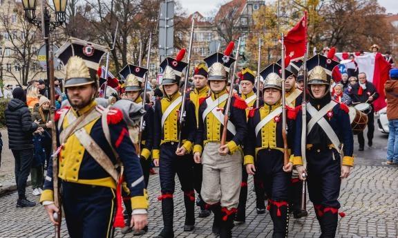 小组成员受邀参加波兰独立日游行
小组成员很荣幸，受邀作为维斯瓦军团的一员在格但斯