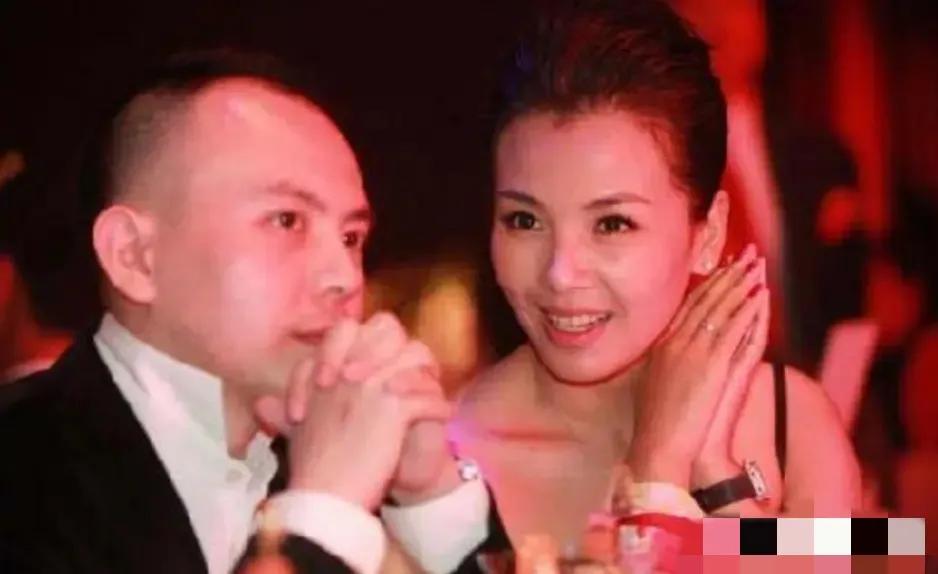 2009 年，王珂破产，刘涛找到好闺蜜秦海璐说：“璐姐，我老公破产了，你能借点钱