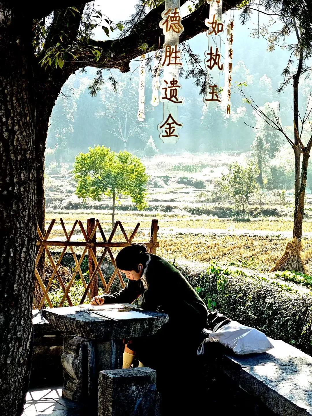 分享交流
​老抵子黑白胶卷人像拍摄分高调和低调两种风格。
​高调的背景是高光，白
