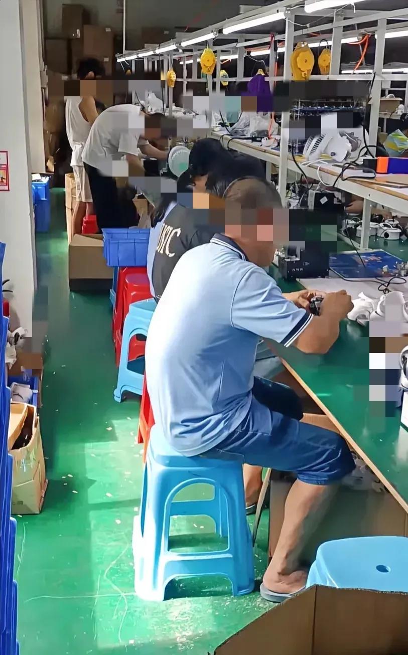 突然间又想辞职了。
这份工作才干了20天，已经前后换了好几个岗位，始终在适应新环