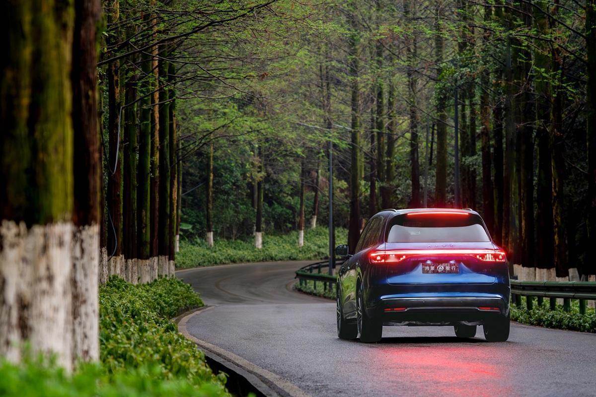 问界M8的车外语音功能，用过的都说方便
问界M8上市一周年交付量超17万台的关键