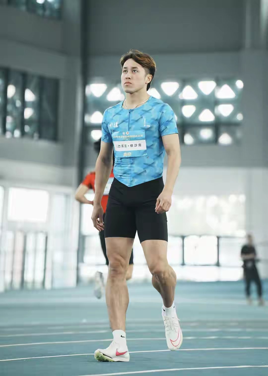 11月16日上午，在广东奥林匹克运动中心，22岁的新疆小将艾力库提・依沙克在男子