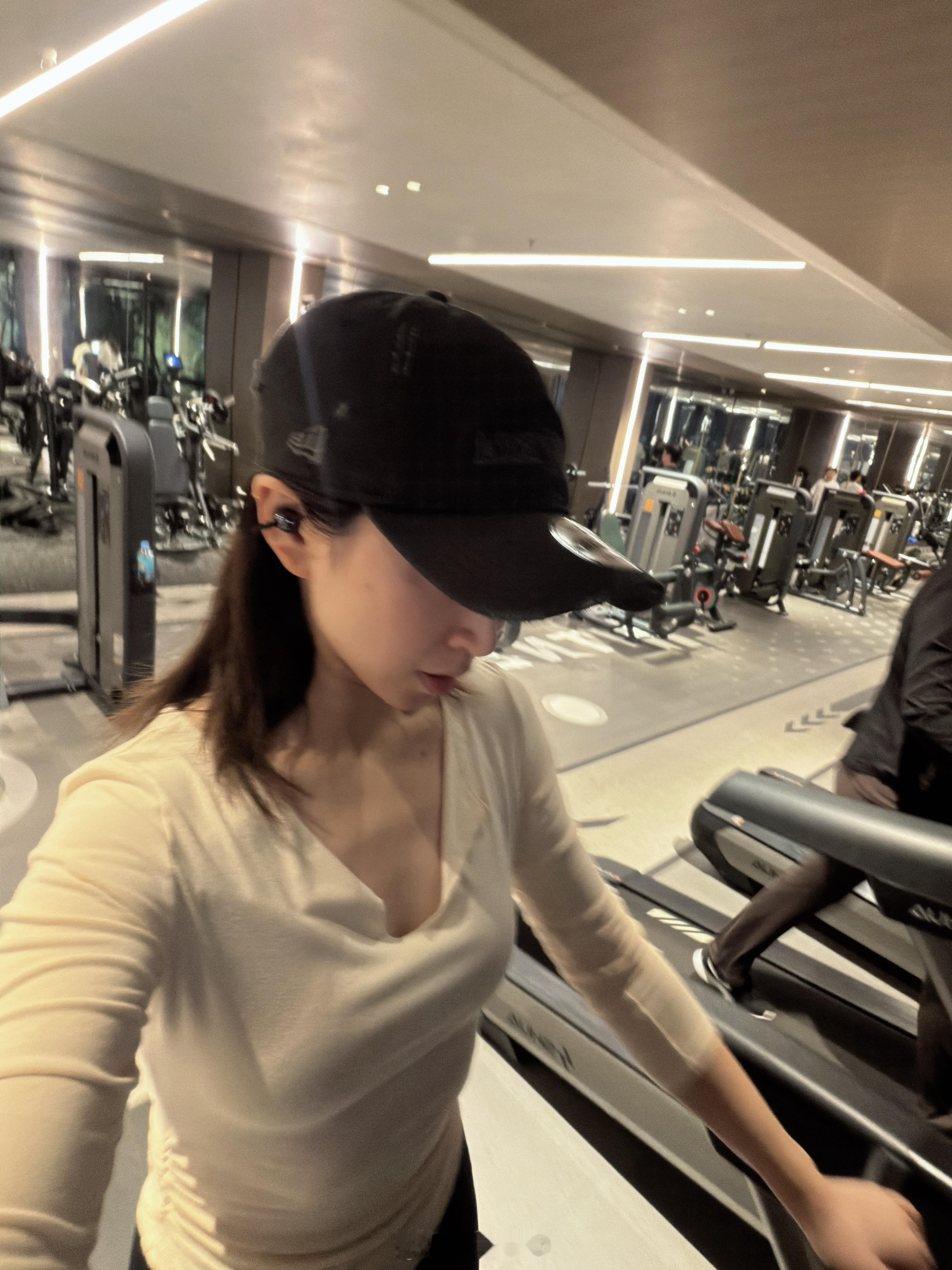 三个月没进健身房了，带上我的新手表和新耳机，开干！ 