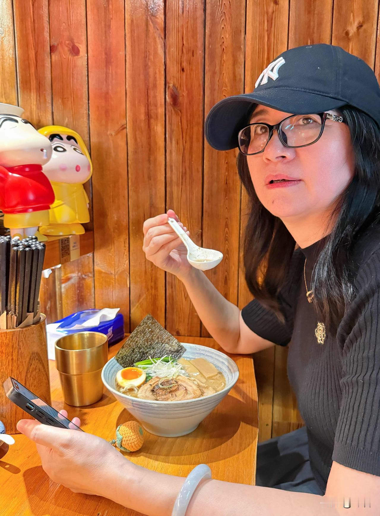 我的今日午餐，忙里偷闲的生活，被一碗暖心的日式拉面温柔接住。

浓郁醇厚的汤底，
