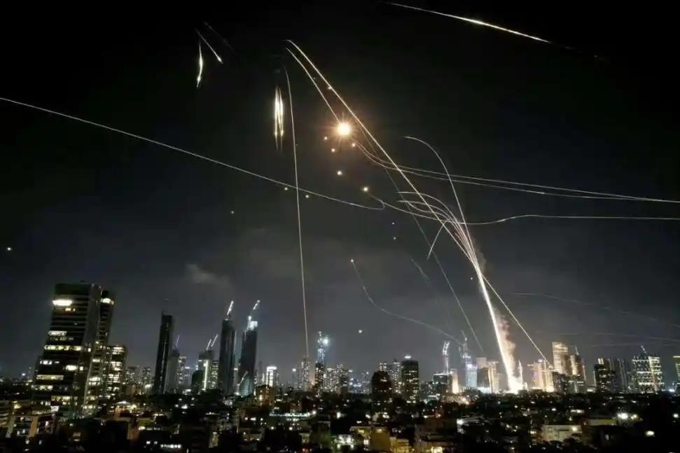 中东冲突，促使世界多国寻求低价防空系统平替
 
据参考消息报道，
英媒曝中东这一