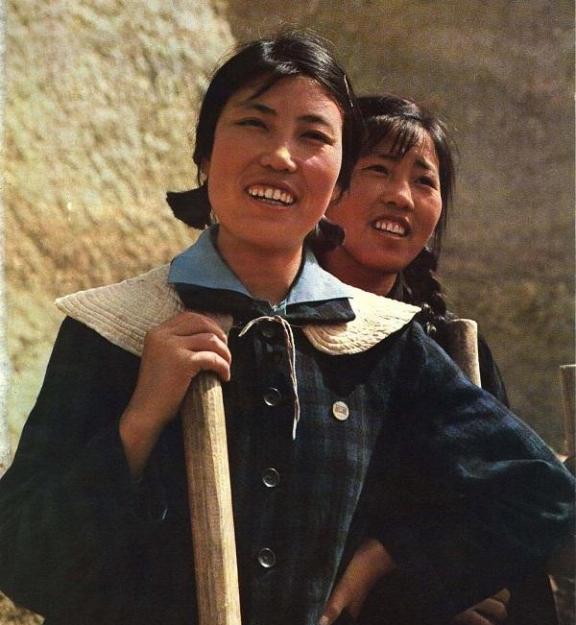 郭凤莲是陈永贵的副手，是著名的大寨铁姑娘队队长。1980年被免去职务，今年79岁