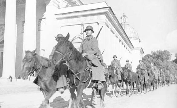 『红军在维尔纽斯市』
历史 军事 苏联 战争通往胜利 历史老照片