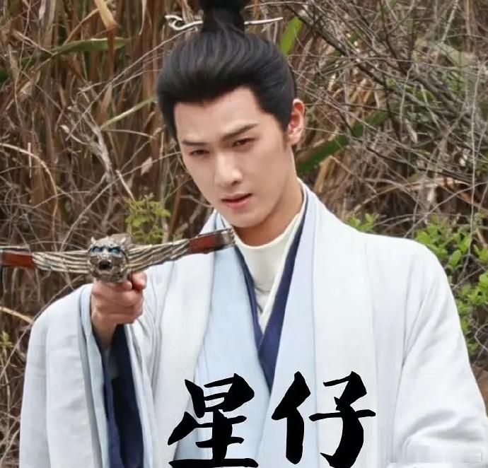 李昀锐的眉眼戏，远观似有韵味，近瞧情绪流转，那两条眉于表演中悄然添彩。 ​​​