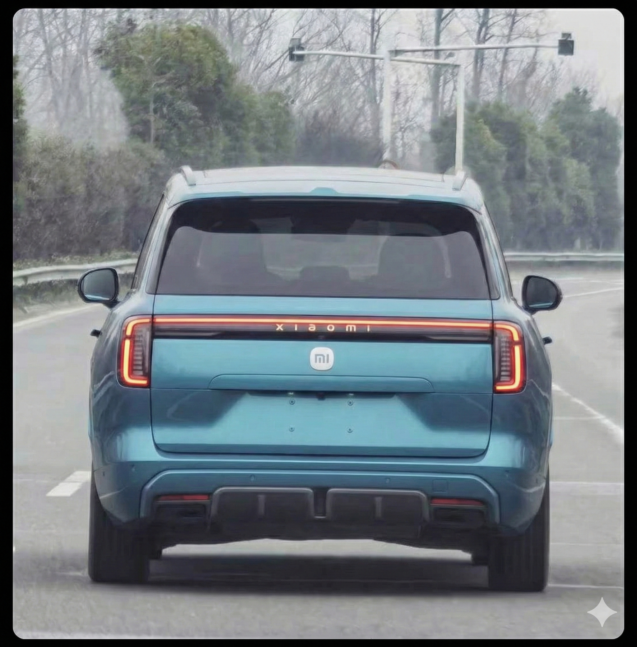 小米首款大增程SUV YU9 谍照又曝光了。小米增程车是头回做，车尾还被吐槽像路