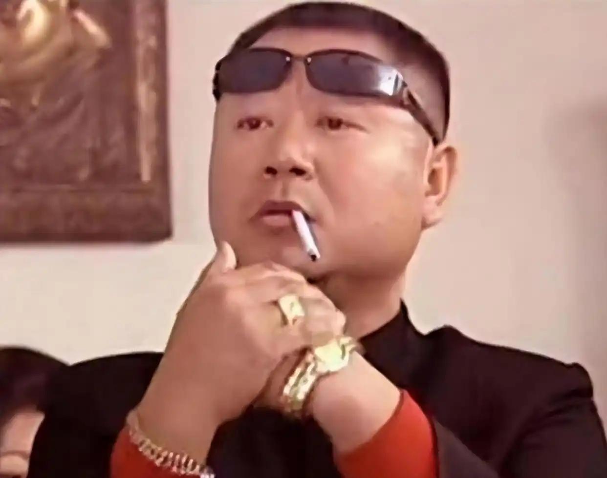 犹爱范德彪，
表演天赋高。
影视加小品，
至今无人超。