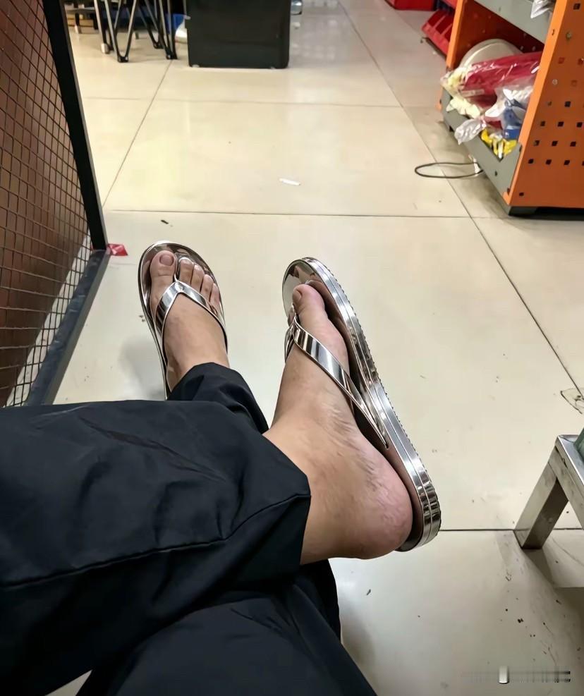 广东土豪房东的新拖鞋！