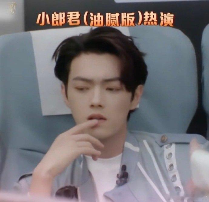 杨幂 俺吐了俺又吐了许凯三十岁解锁新技能 ——“油到窒息”，杨幂现场表演 “生理