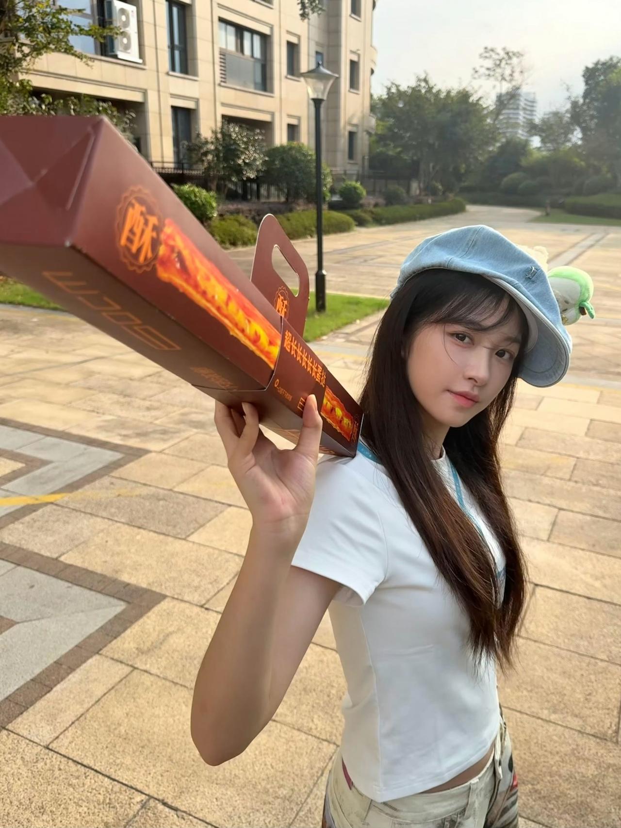 杨肸子，超长长长长长长蛋挞！