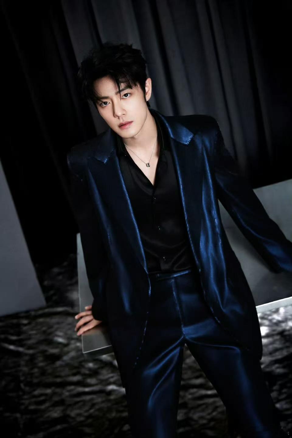 肖战暗蓝色西装肖战暗蓝色西装造型肖战暗蓝色西装造型，好帅，