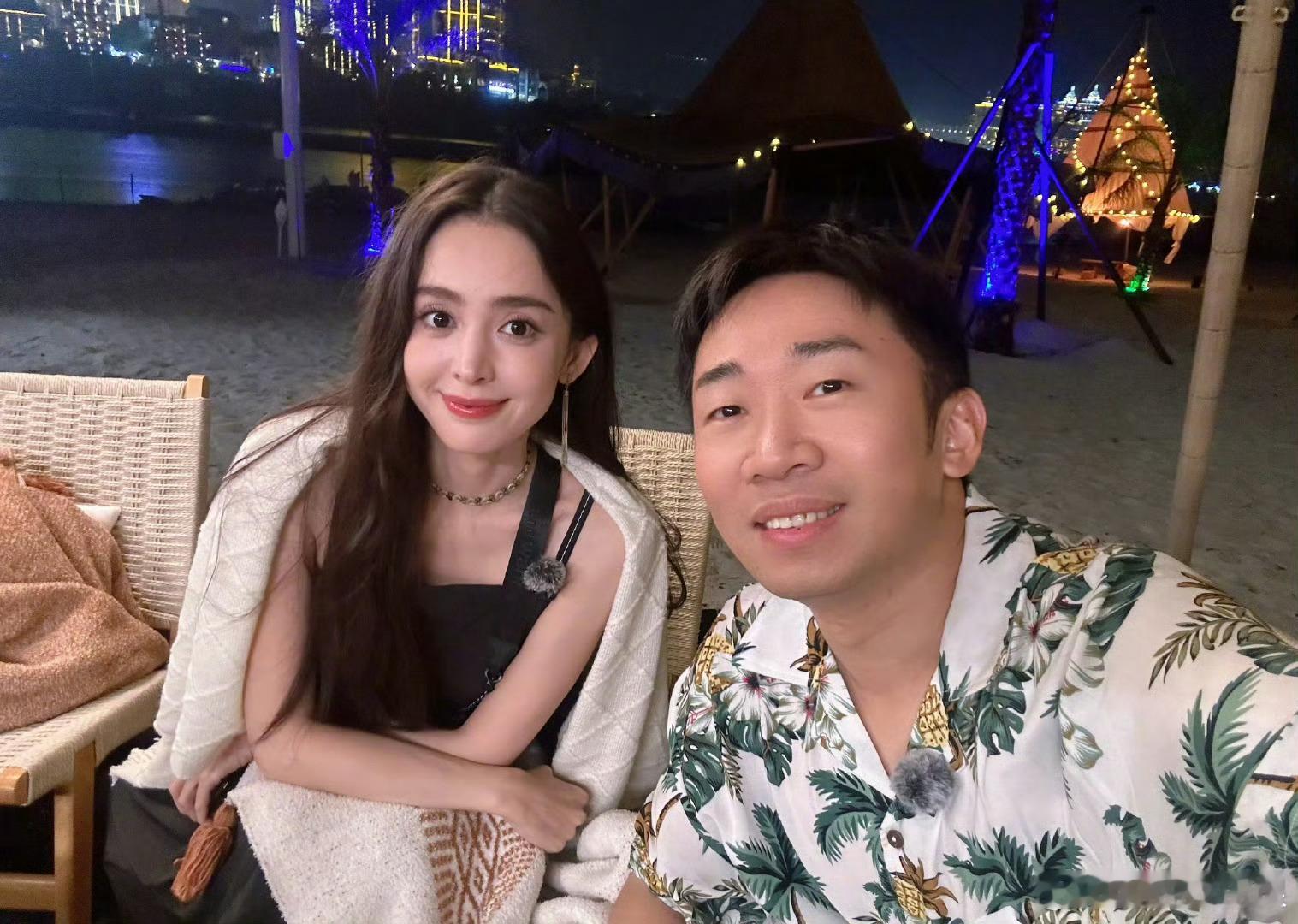 杨迪晒与娜扎合照陈哲远他急了喜欢杨迪，很有喜感，很随和 ​​​