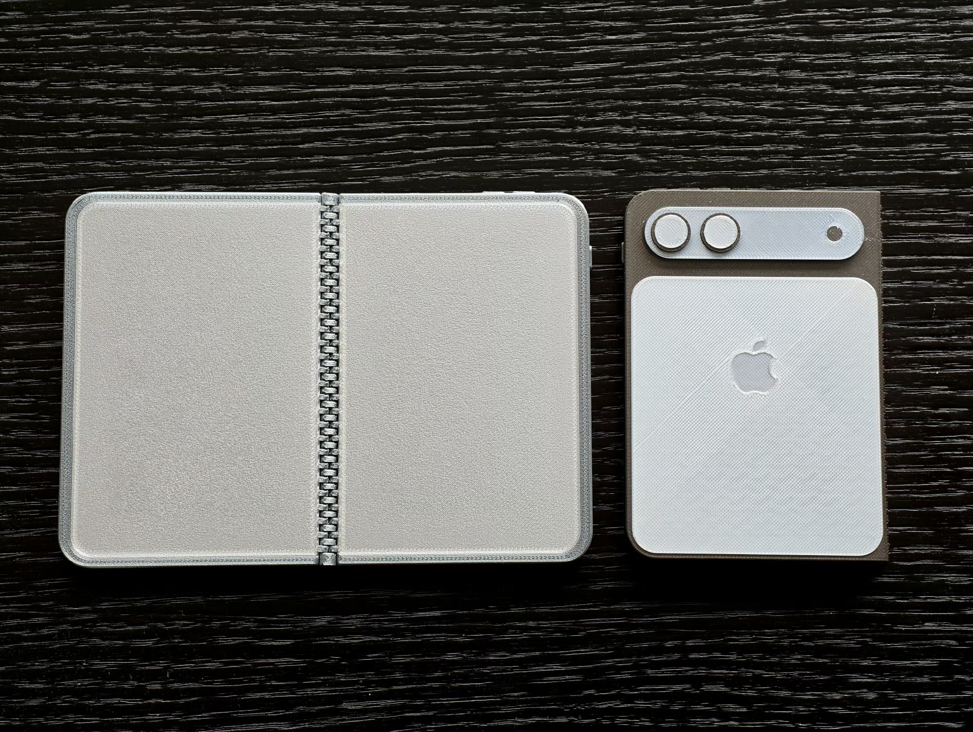 iPhone Fold基本上就长这样了展开就是能打电话的iPad mini不过外