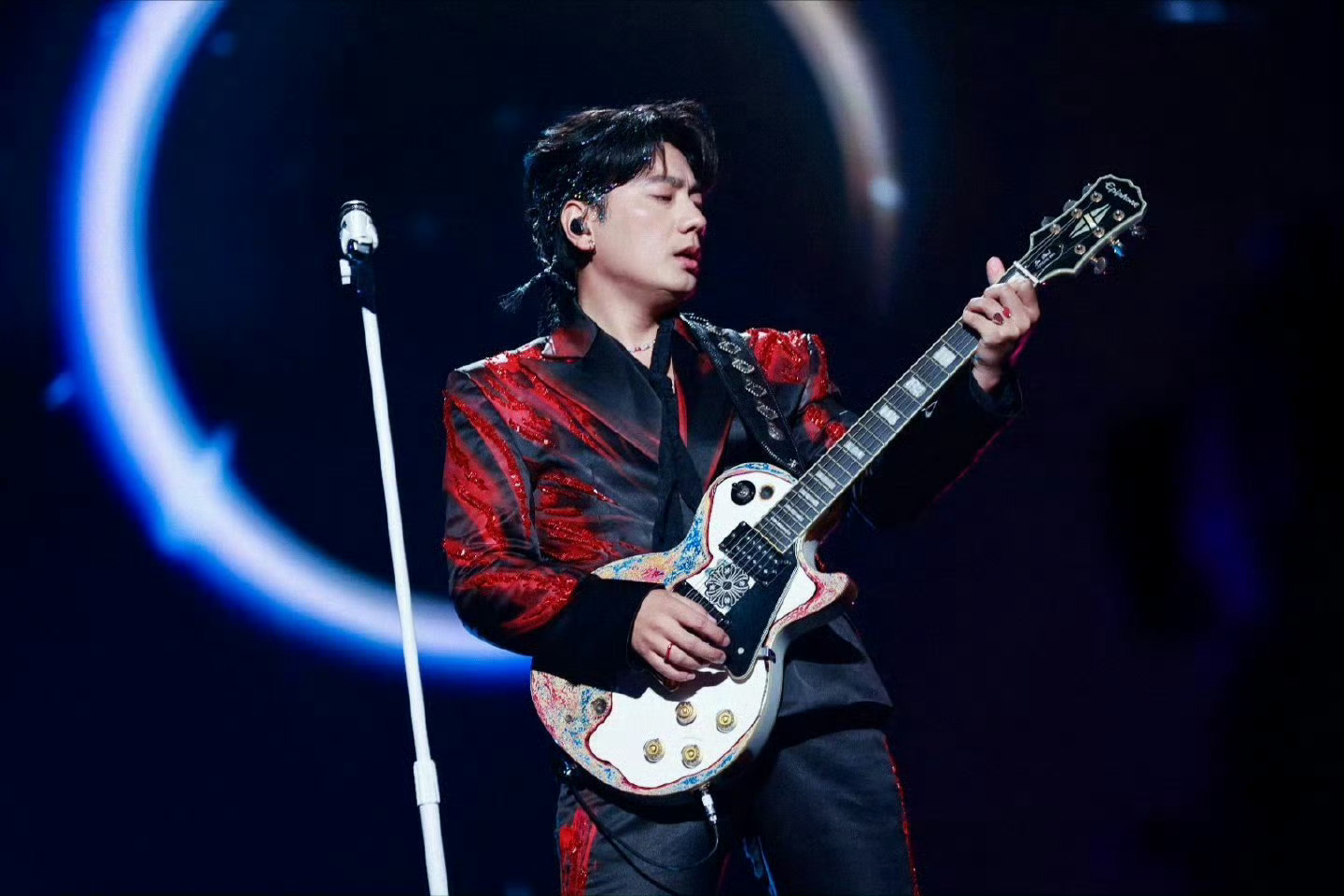 海来阿木咬着牙送不值钱的东西海来阿木这分币不掏式浪漫太绝！把云朵星光都打包送你，