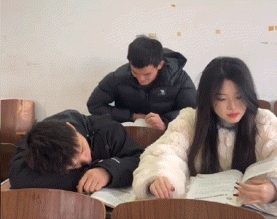 小姐姐:你瞅啥，这个锅我不背！