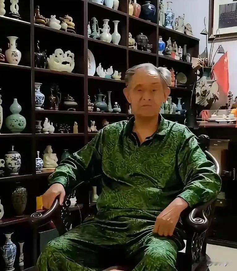 “南博事件”，前院长徐湖平出名了，他的别墅也出名了。他和夫人被带走调查，别墅一下