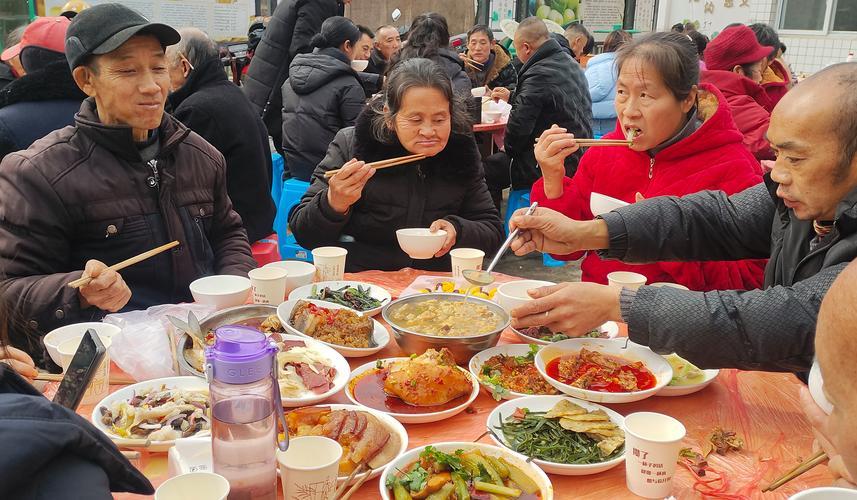 若不打算收钱，就根据自家经济能力办事，可就地取材，做顿农家饭。
适当买点猪牛鸡鸭