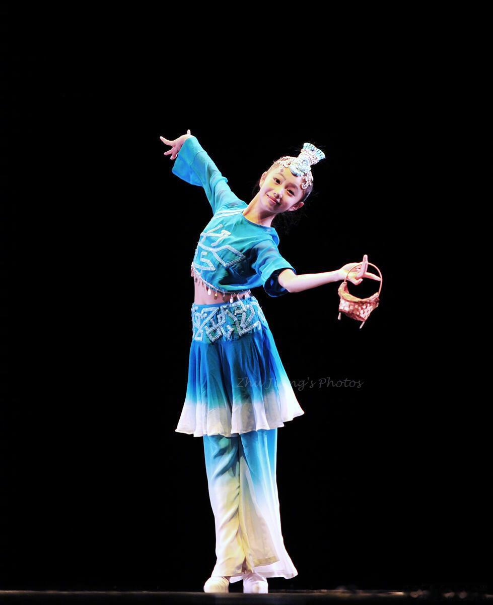 刘浩存北舞附中时期参赛照  太可爱太灵动了呀~ 