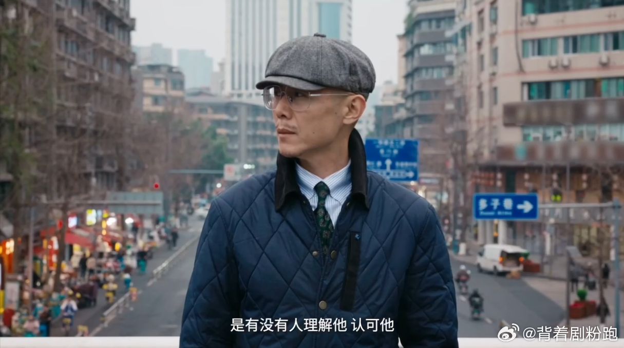 被大冰守护的温暖治愈了大冰走近奔波的快递员，听见十几年风雨里的坚守，也读懂了孩子